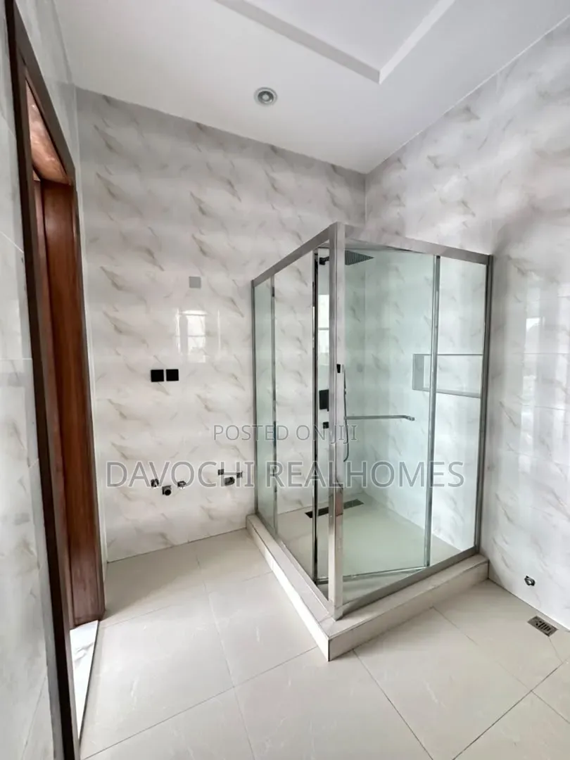 5bdrm Duplex in Chevron for sale in Chevron