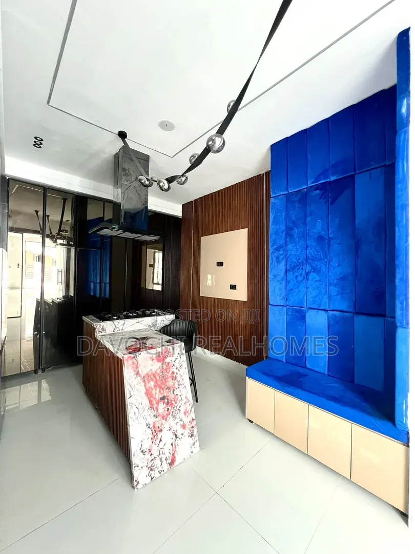 5bdrm Duplex in Ikota for sale in Ikota