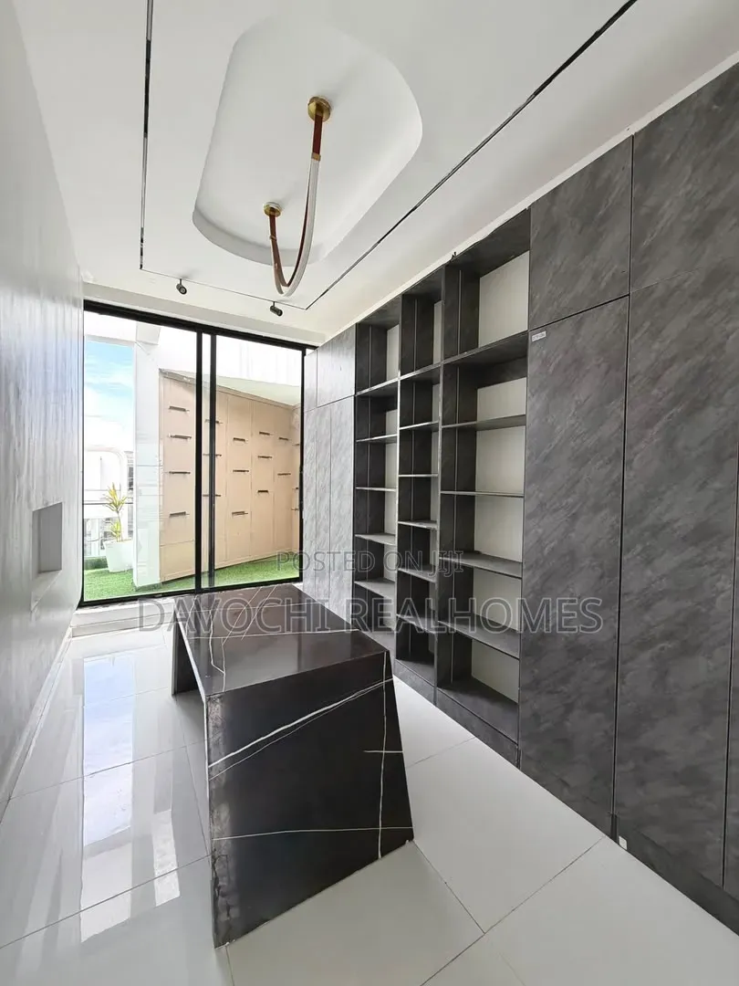 4bdrm Duplex in Chevron for sale in Chevron