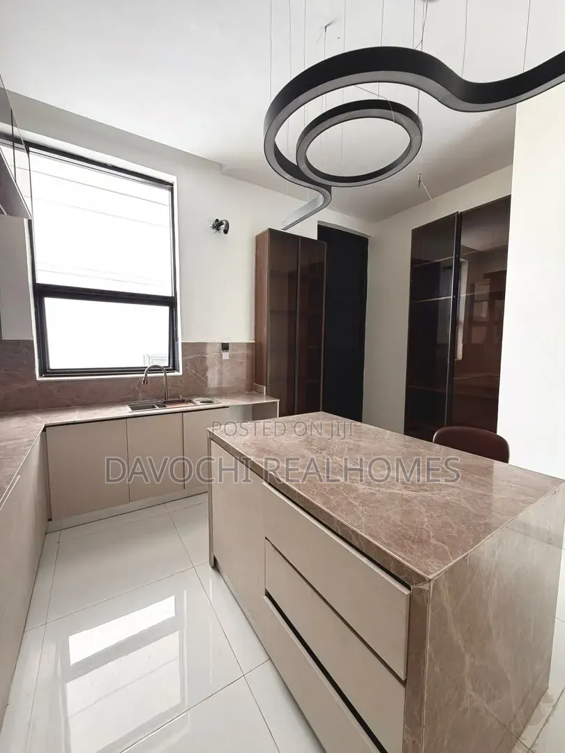 4bdrm Duplex in Chevron for sale in Chevron