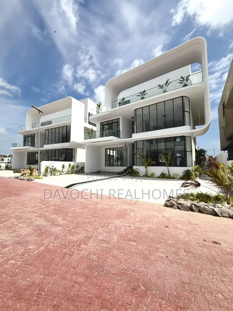 5bdrm House in Osapa london for sale in Osapa london
