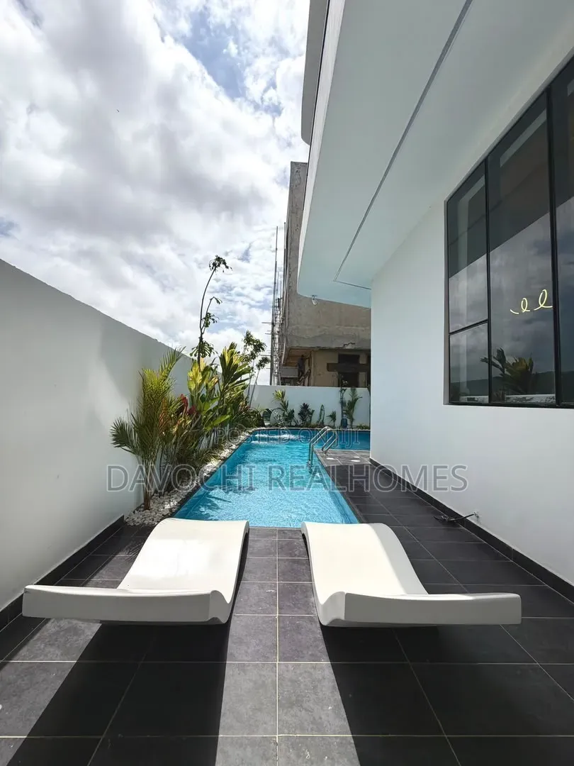 5bdrm House in Osapa london for sale in Osapa london