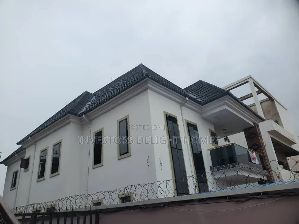 5bdrm Duplex in Oshimili North for sale in Oshimili North