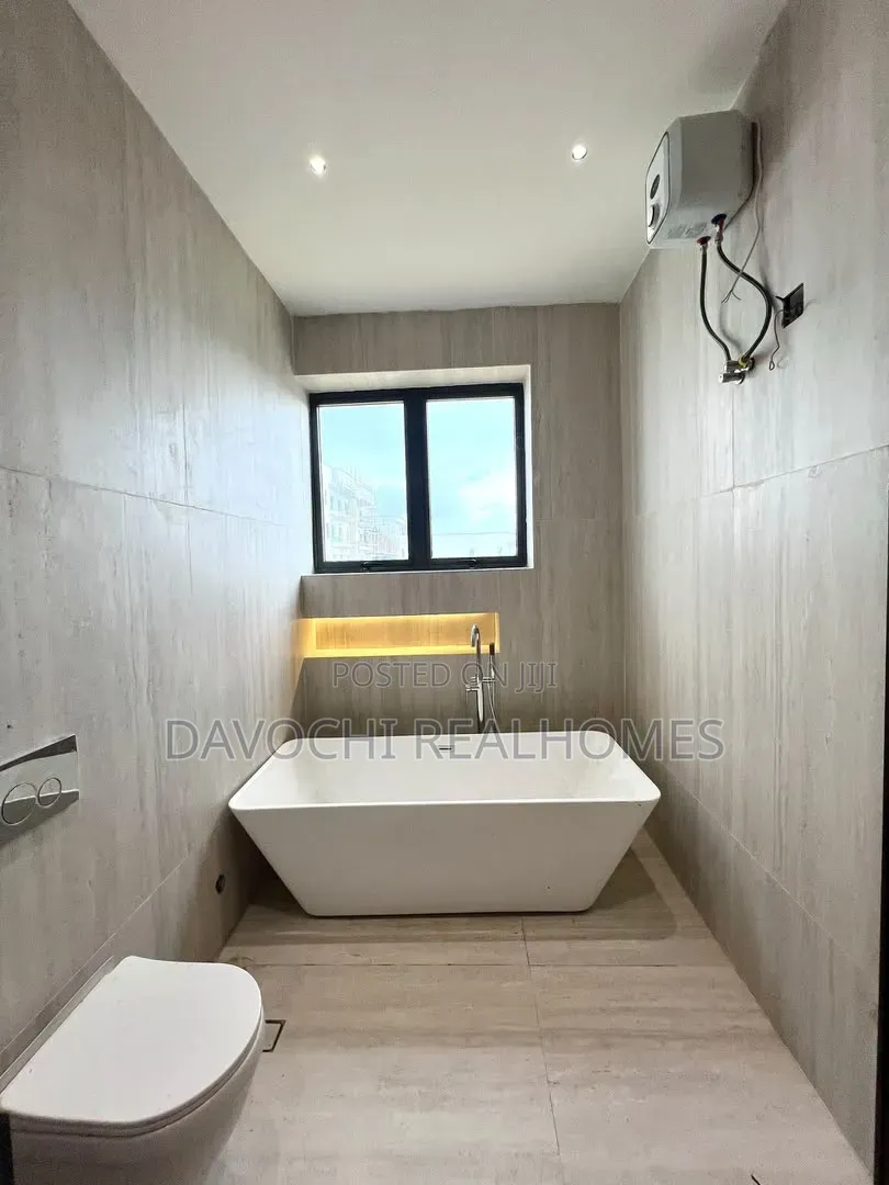 5bdrm Duplex in Lekki Phase 1 for sale in Lekki Phase 1