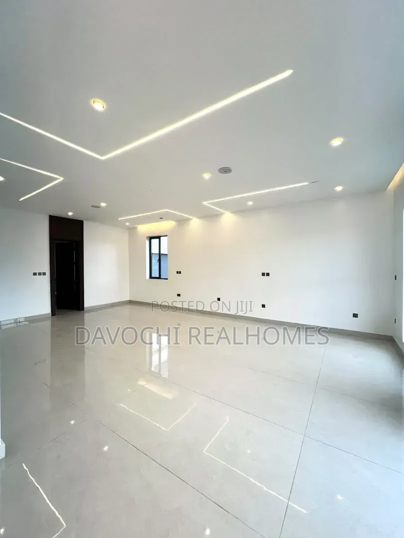 5bdrm Duplex in Lekki Phase 1 for sale in Lekki Phase 1