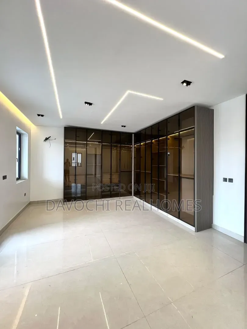5bdrm Duplex in Lekki Phase 1 for sale in Lekki Phase 1