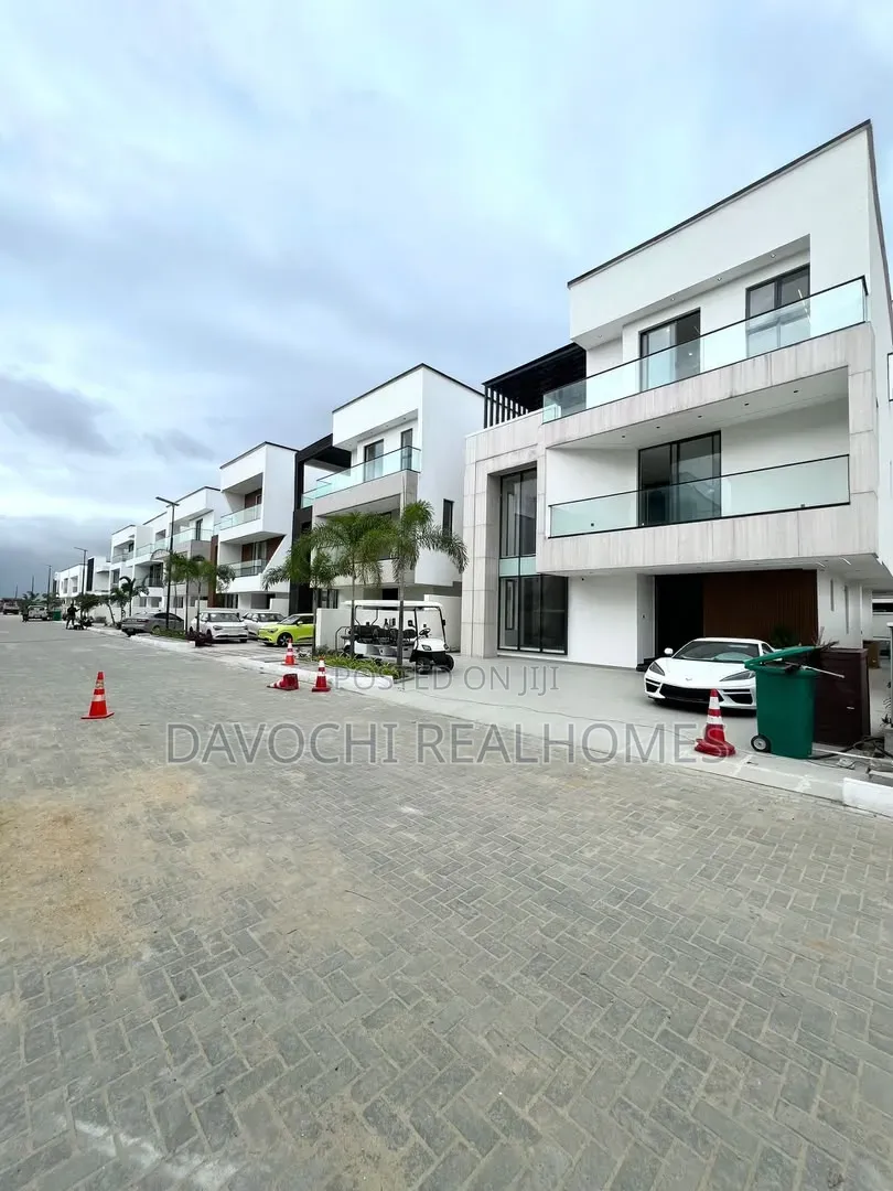 5bdrm Duplex in Lekki Phase 1 for sale in Lekki Phase 1
