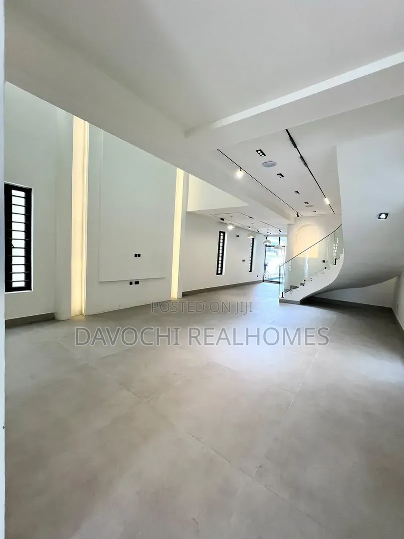 5bdrm Duplex in Lekki Phase 1 for sale in Lekki Phase 1