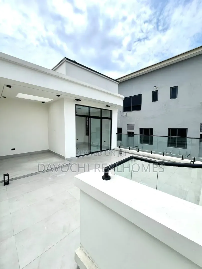 5bdrm Duplex in Lekki Phase 1 for sale in Lekki Phase 1