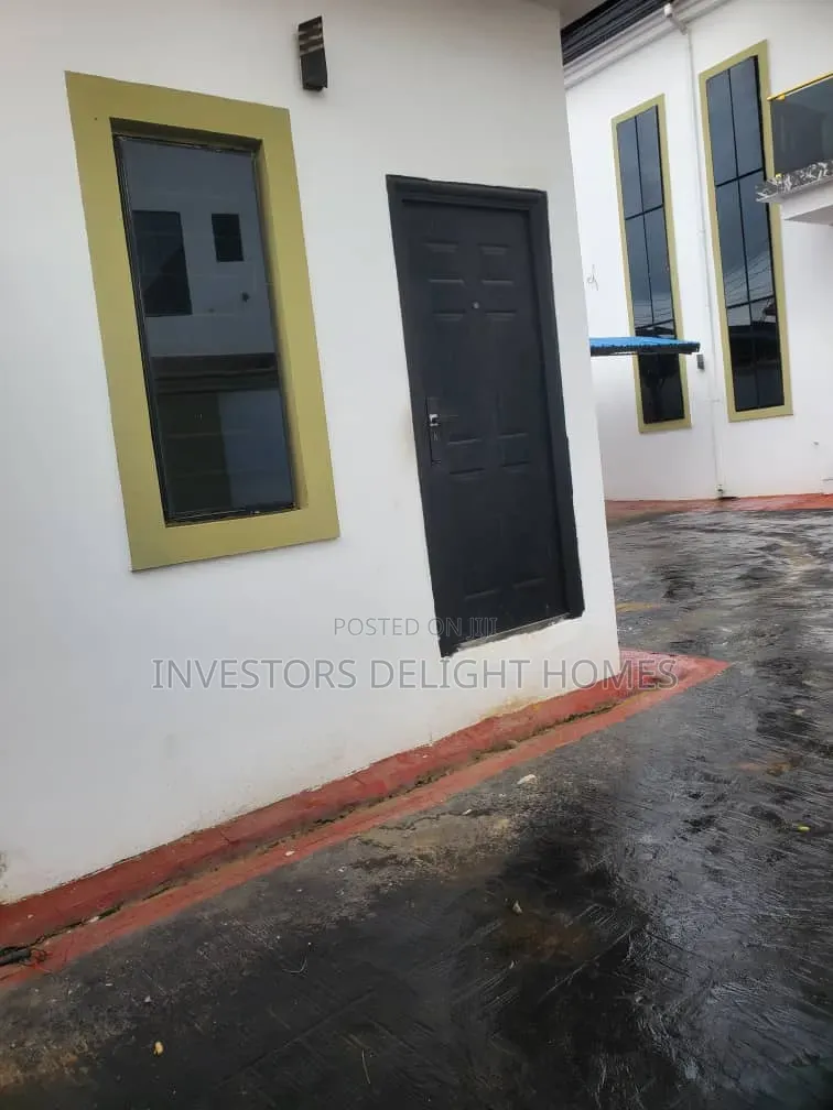 5bdrm Duplex in Oshimili North for sale in Oshimili North
