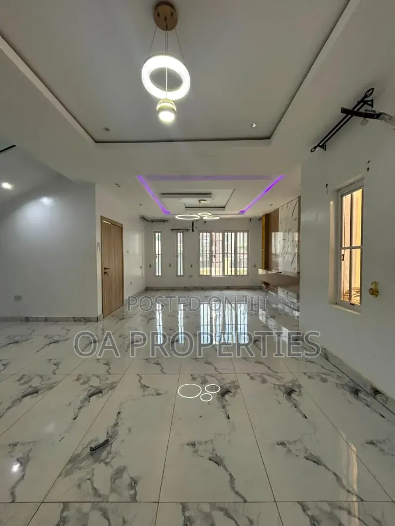 4bdrm Duplex in Carlton Gate Estate, for rent in Akobo