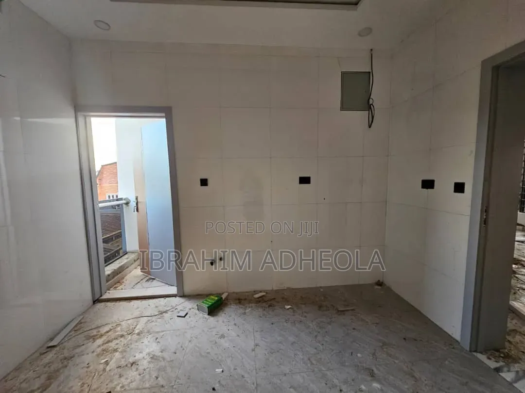 3bdrm Apartment in Magodo Gra Phase 2 for sale in GRA Phase 2 Shangisha