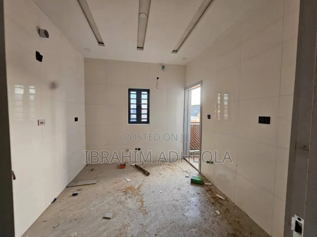 3bdrm Apartment in Magodo Gra Phase 2 for sale in GRA Phase 2 Shangisha