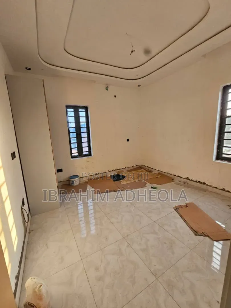 3bdrm Apartment in Magodo Gra Phase 2 for sale in GRA Phase 2 Shangisha