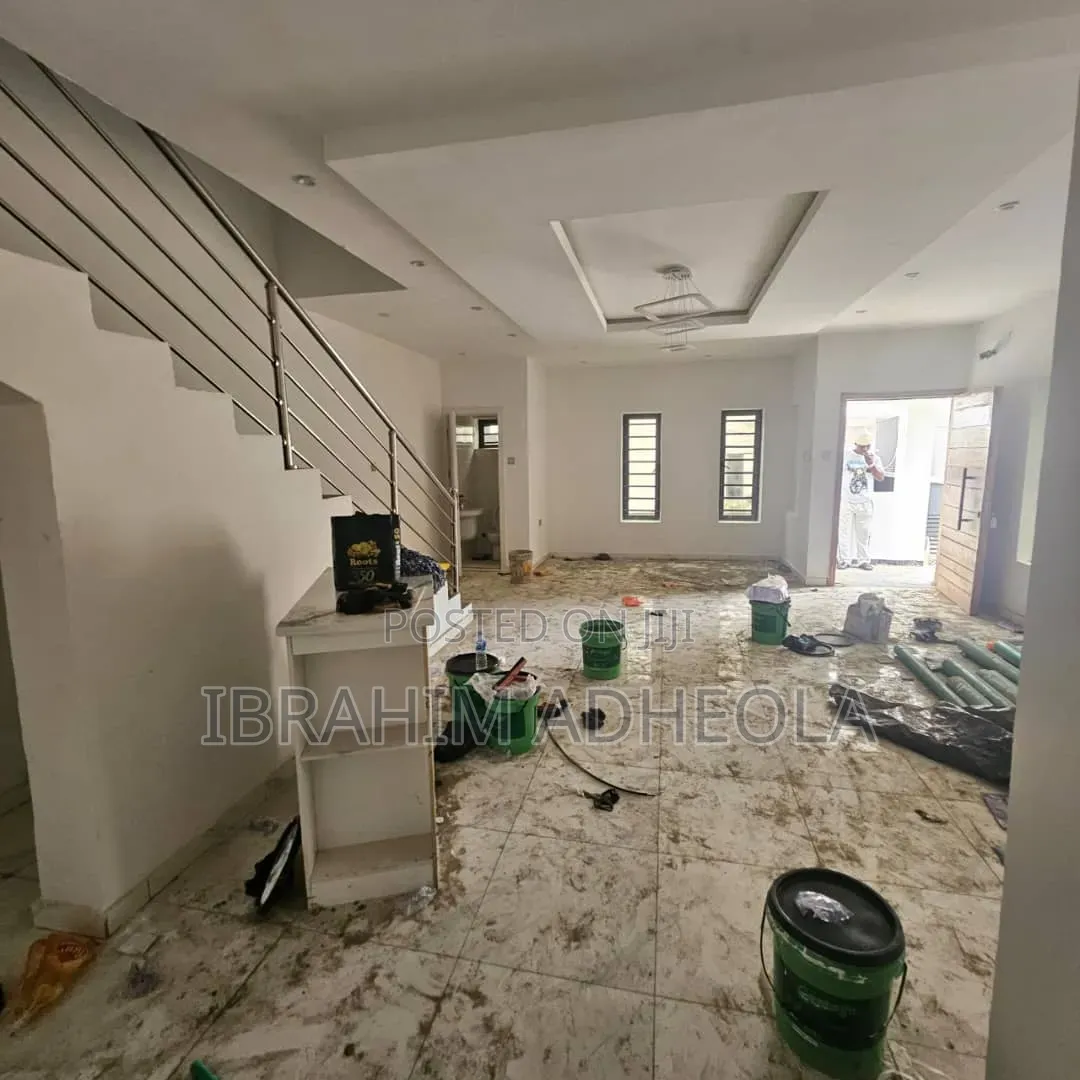 5bdrm Duplex in Magodo Phase 2 for sale in GRA Phase 2 Shangisha
