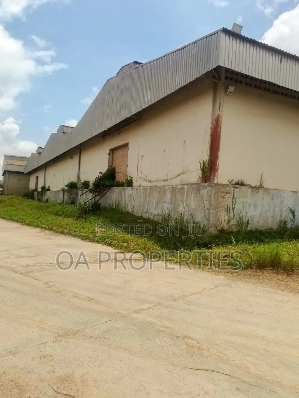 3 Bays of 3900sqm Warehouse to Let at Olodo, Ibadan. /SQM in Lagelu