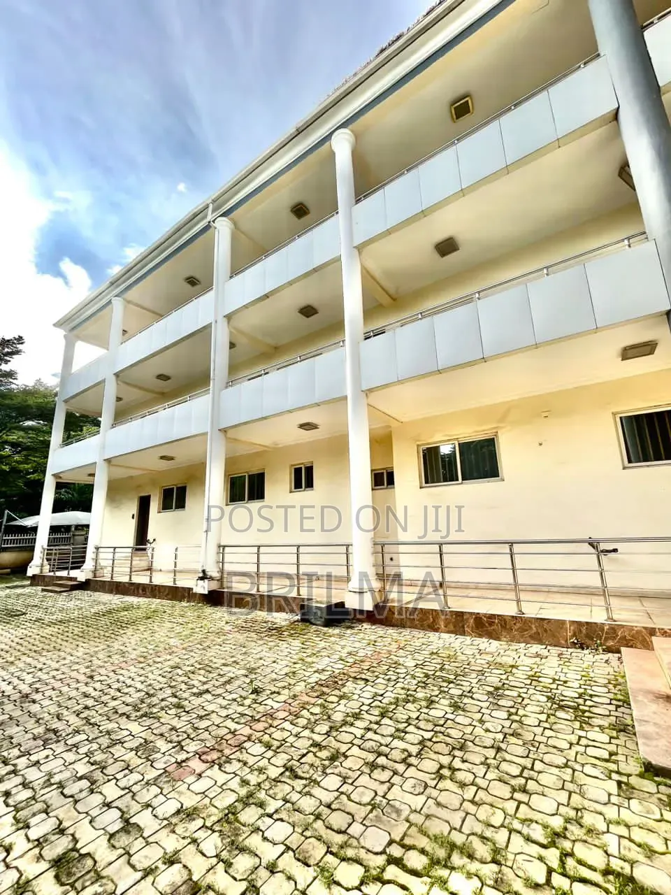 Plaza Complex in Utako for Sale in Utako