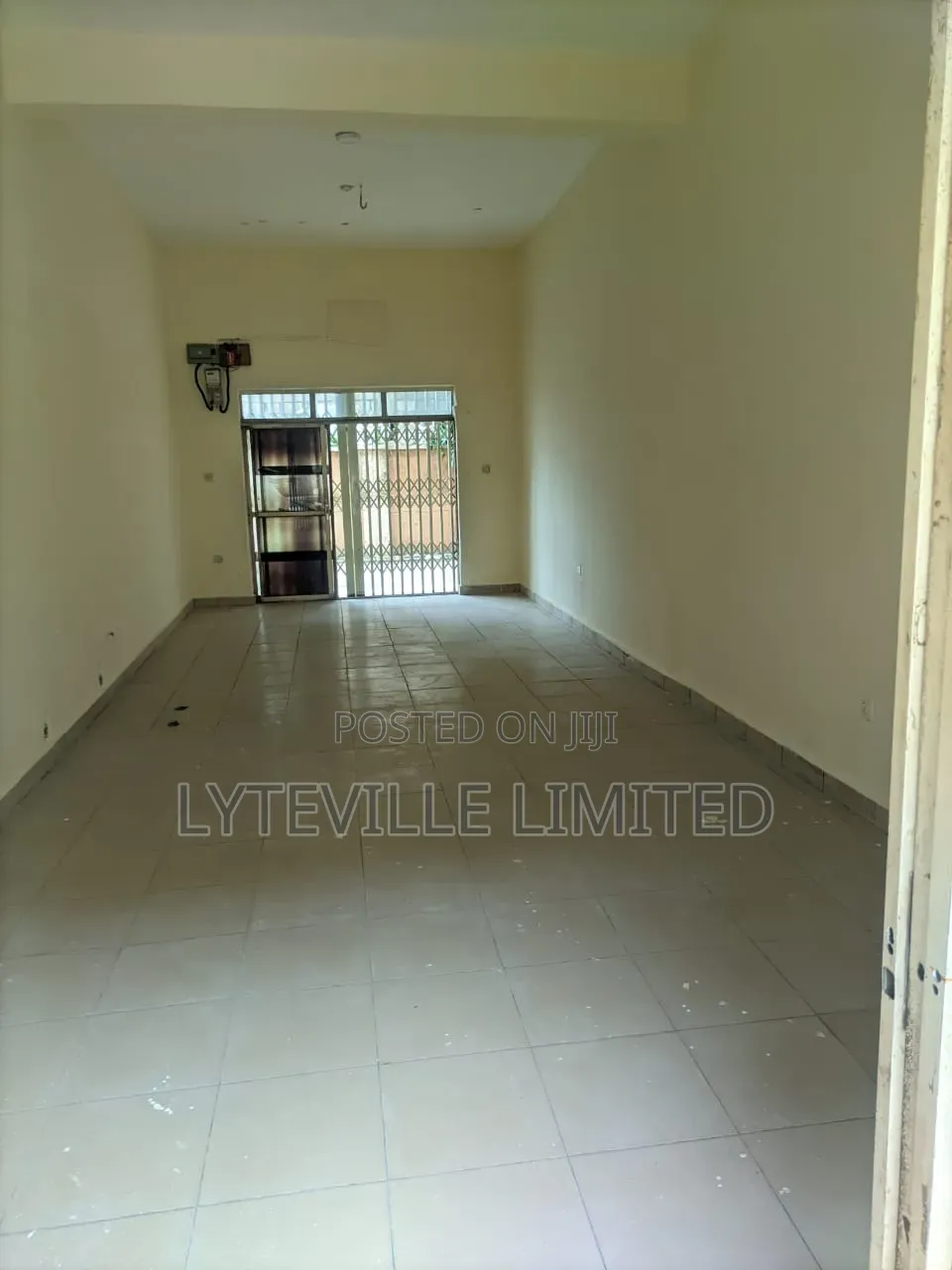 Shop Space 40sqm in Utako