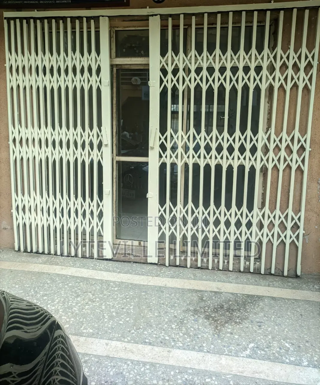 Shop Space 40sqm in Utako