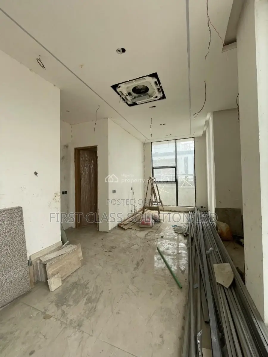 5bdrm Mansion in Pinnock Beach Estate, Osapa london for sale in Osapa london