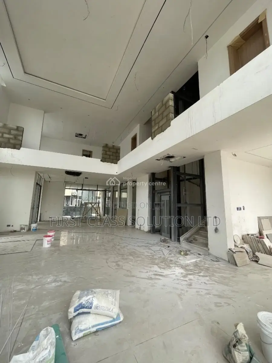 5bdrm Mansion in Pinnock Beach Estate, Osapa london for sale in Osapa london