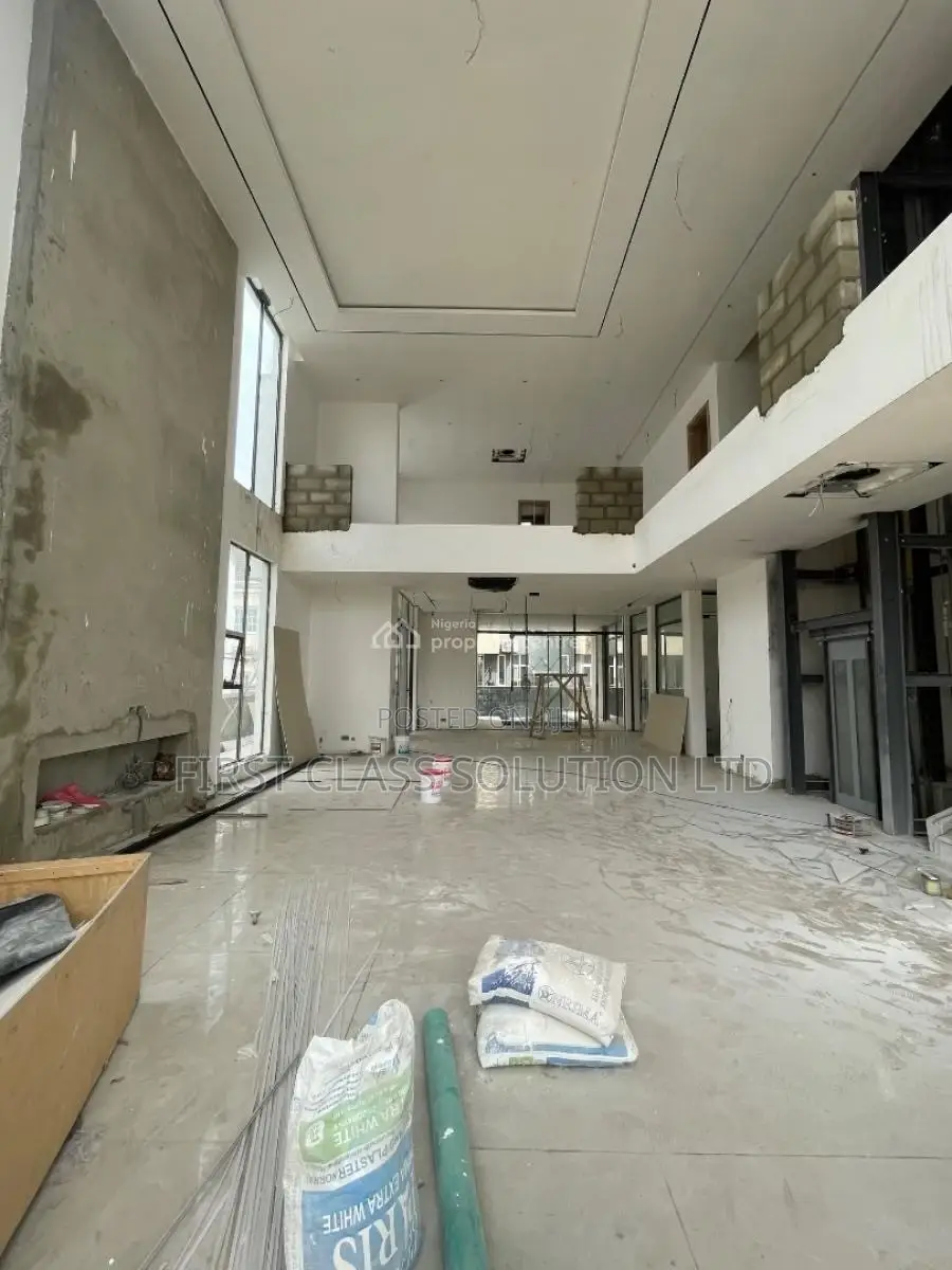 5bdrm Mansion in Pinnock Beach Estate, Osapa london for sale in Osapa london