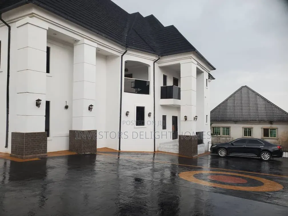 7bdrm Duplex in Oshimili North for sale in Oshimili North