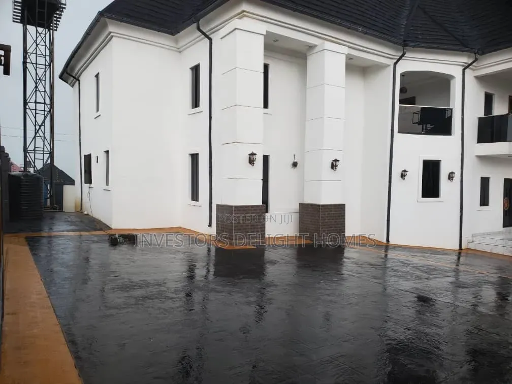 7bdrm Duplex in Oshimili North for sale in Oshimili North