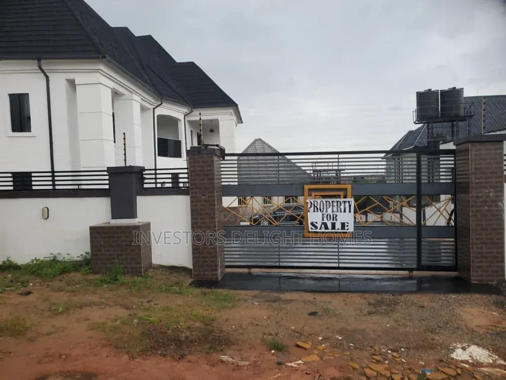 7bdrm Duplex in Oshimili North for sale in Oshimili North