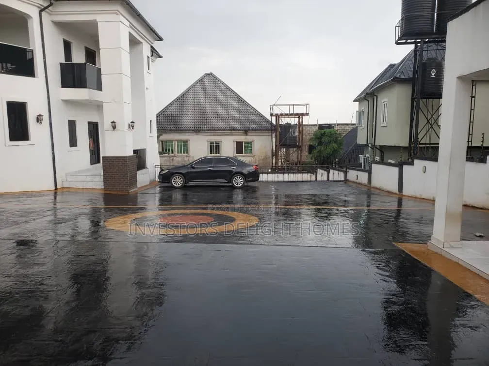 7bdrm Duplex in Oshimili North for sale in Oshimili North