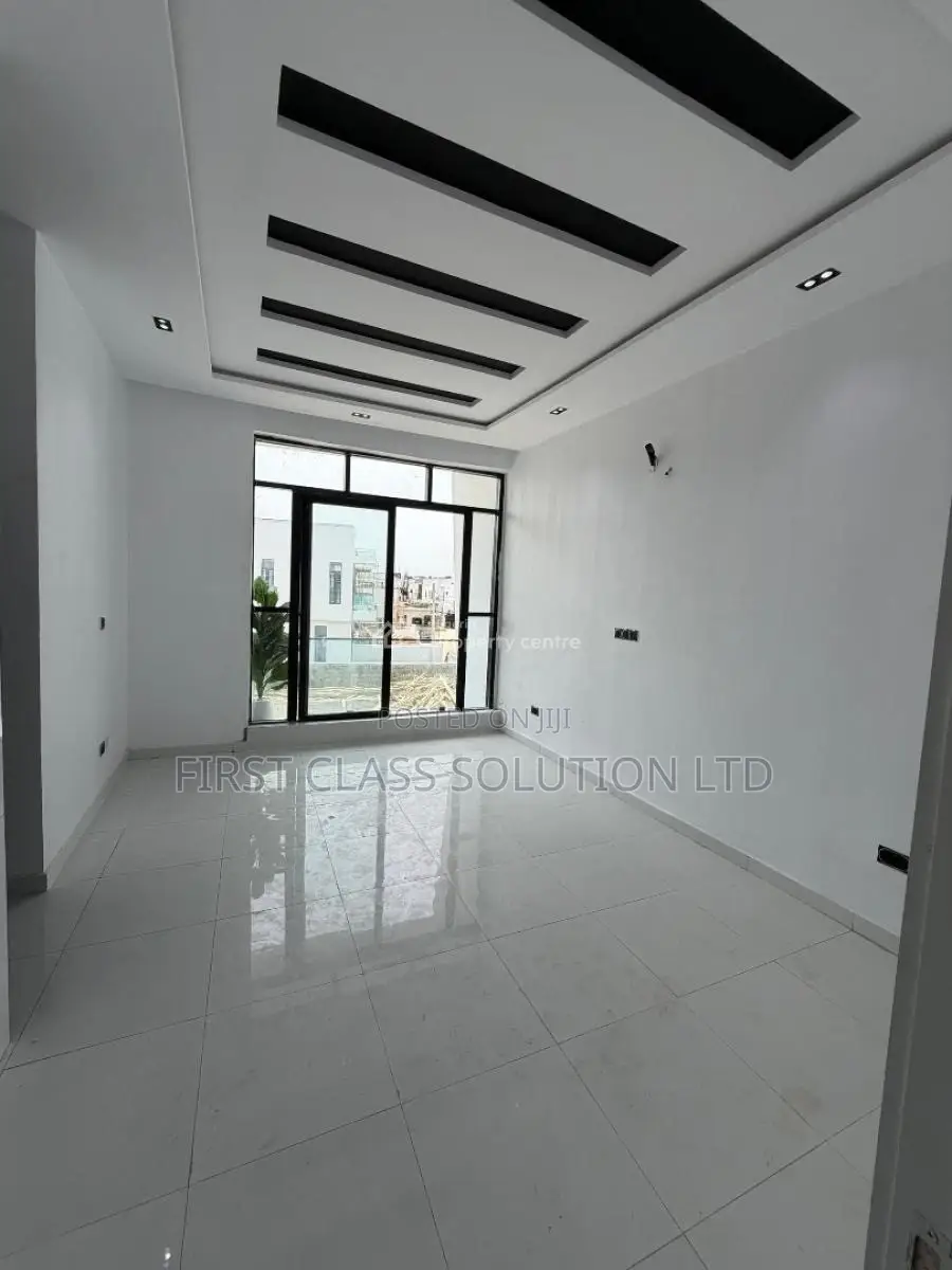 3bdrm Duplex in Ikota for sale in Ikota