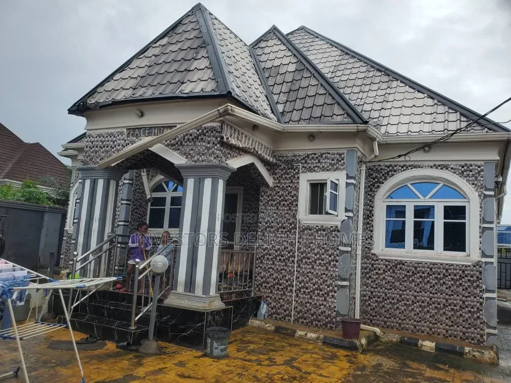 3bdrm Bungalow in Oshimili North for sale in Oshimili North