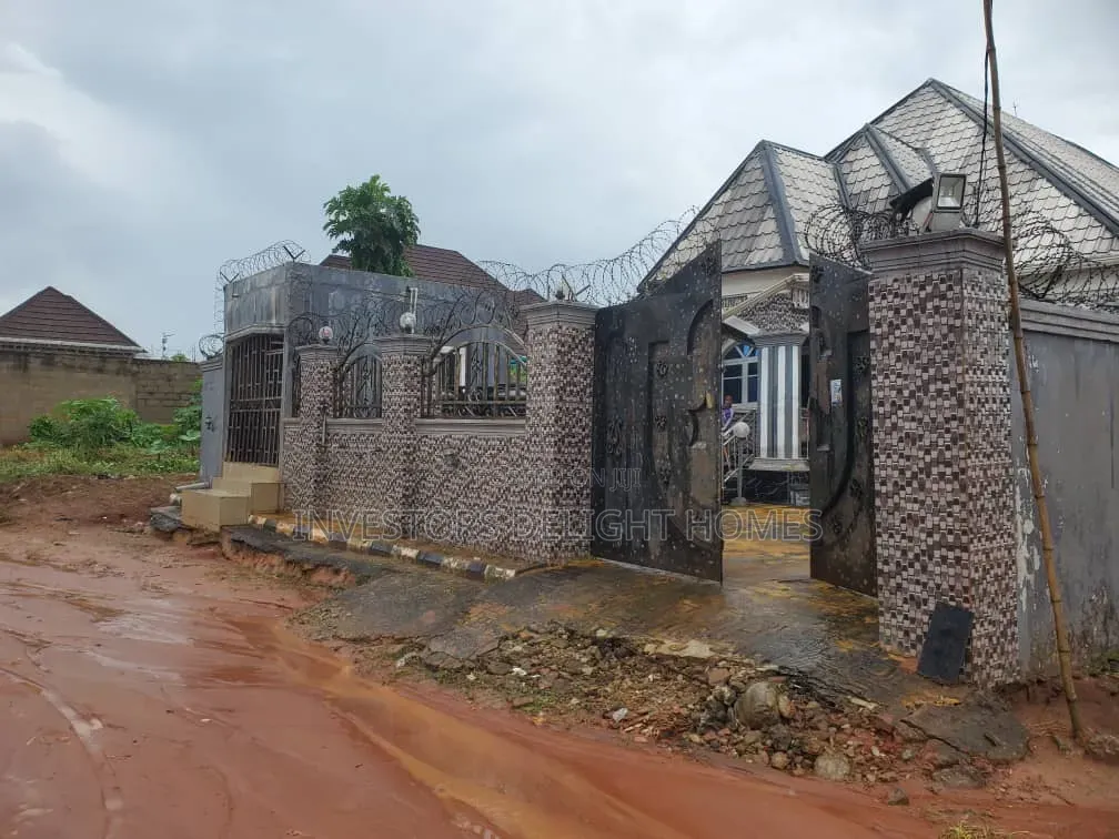 3bdrm Bungalow in Oshimili North for sale in Oshimili North