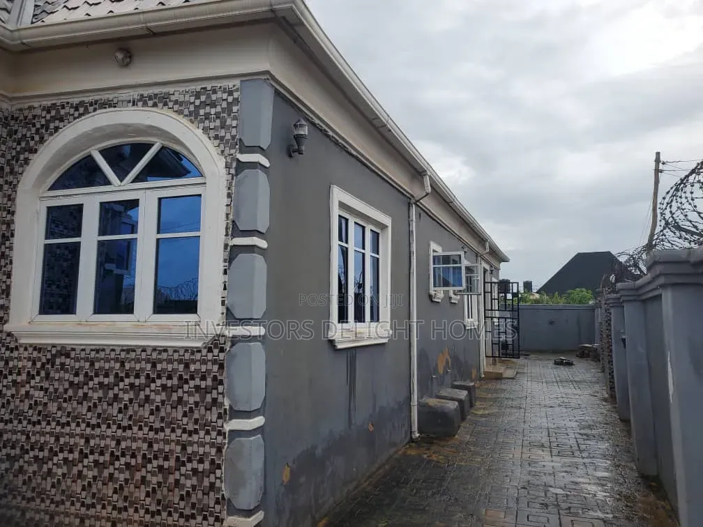 3bdrm Bungalow in Oshimili North for sale in Oshimili North