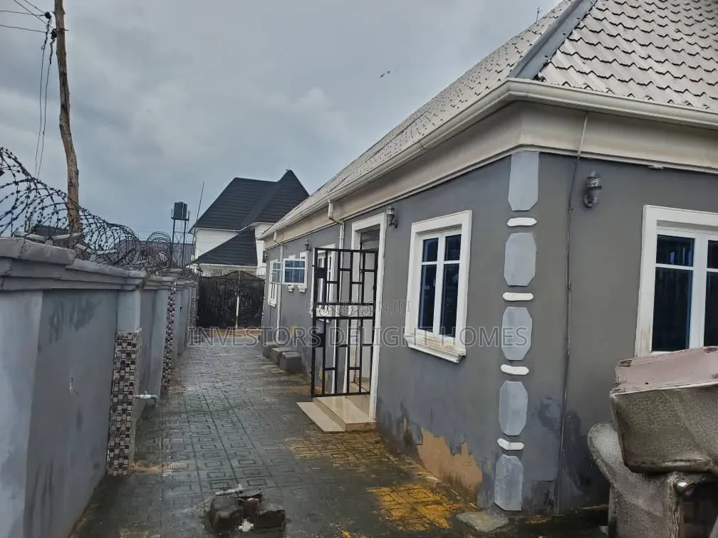 3bdrm Bungalow in Oshimili North for sale in Oshimili North