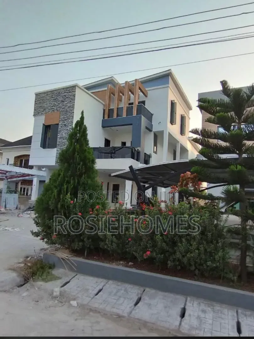 Luxury 5Bedroom Duplex
A Experience: Private Weekend in Ikota