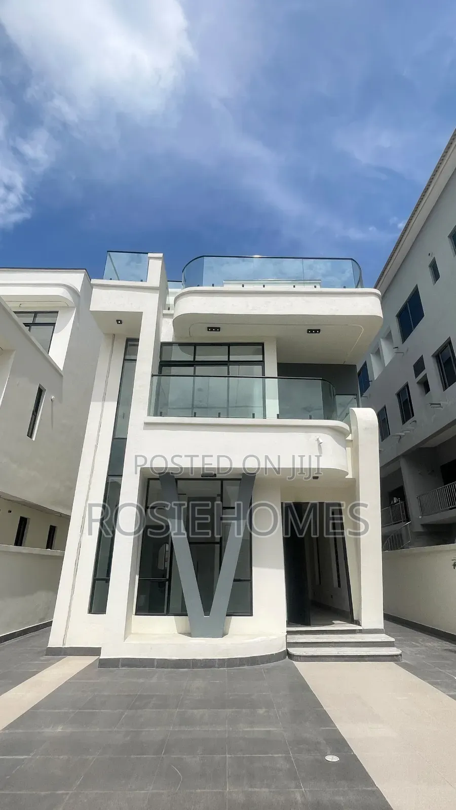 5bdrm Duplex in Lekki Phase 1 for sale in Lekki Phase 1