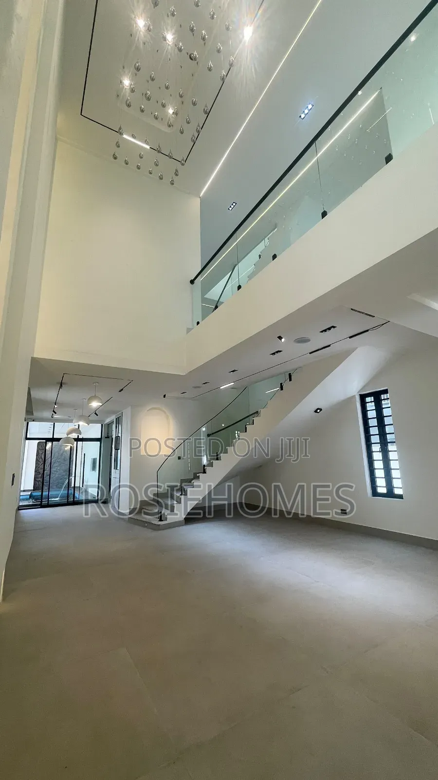 5bdrm Duplex in Lekki Phase 1 for sale in Lekki Phase 1