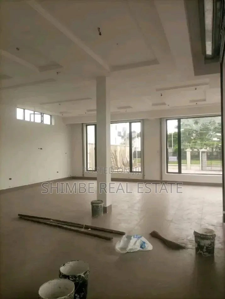 Commercial Property for Sale With 11 Large Halls in Uyo