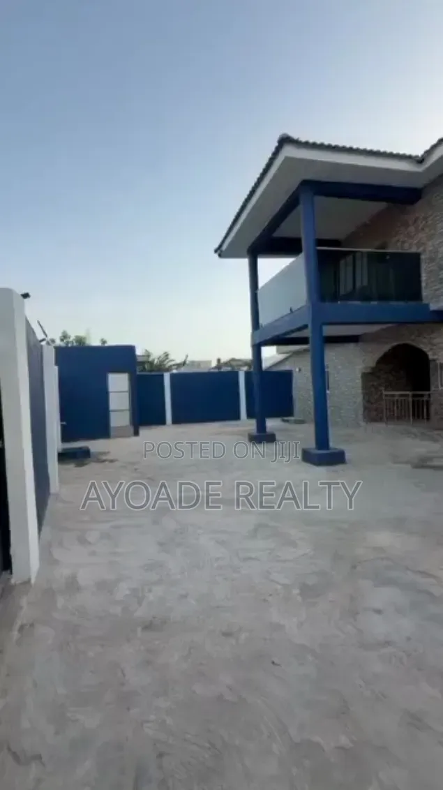 10bdrm Mansion in Atican, Ado / Ajah for sale in Ado / Ajah