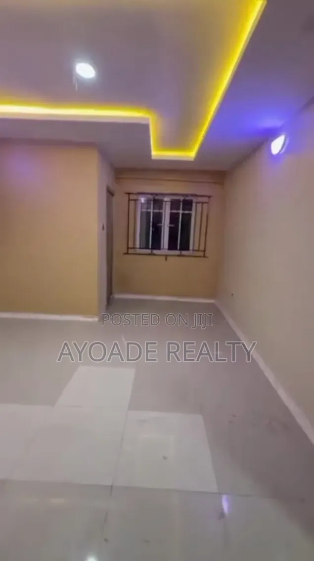 10bdrm Mansion in Atican, Ado / Ajah for sale in Ado / Ajah
