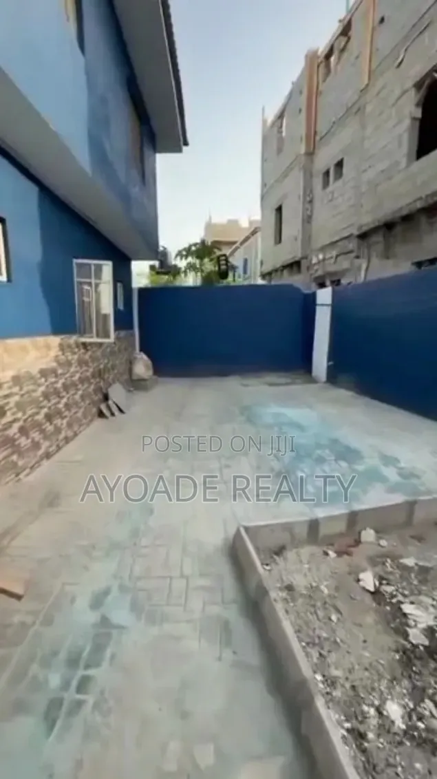 10bdrm Mansion in Atican, Ado / Ajah for sale in Ado / Ajah