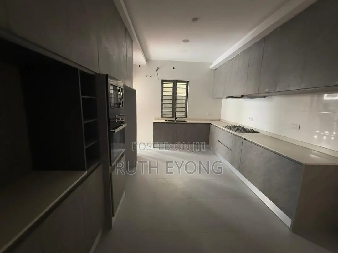 5bdrm Duplex in Off Freedom Way, Lekki Phase 1 for rent in Lekki Phase 1