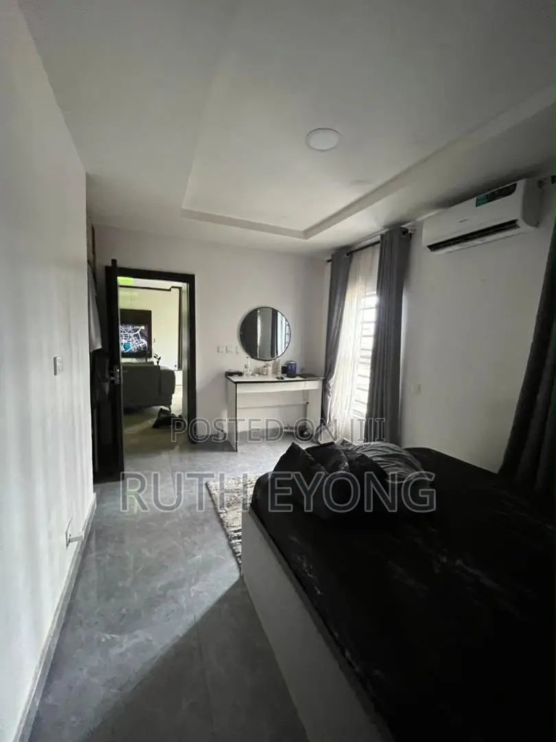 3bdrm Penthouse in Lekki County, Ikota for sale in Ikota