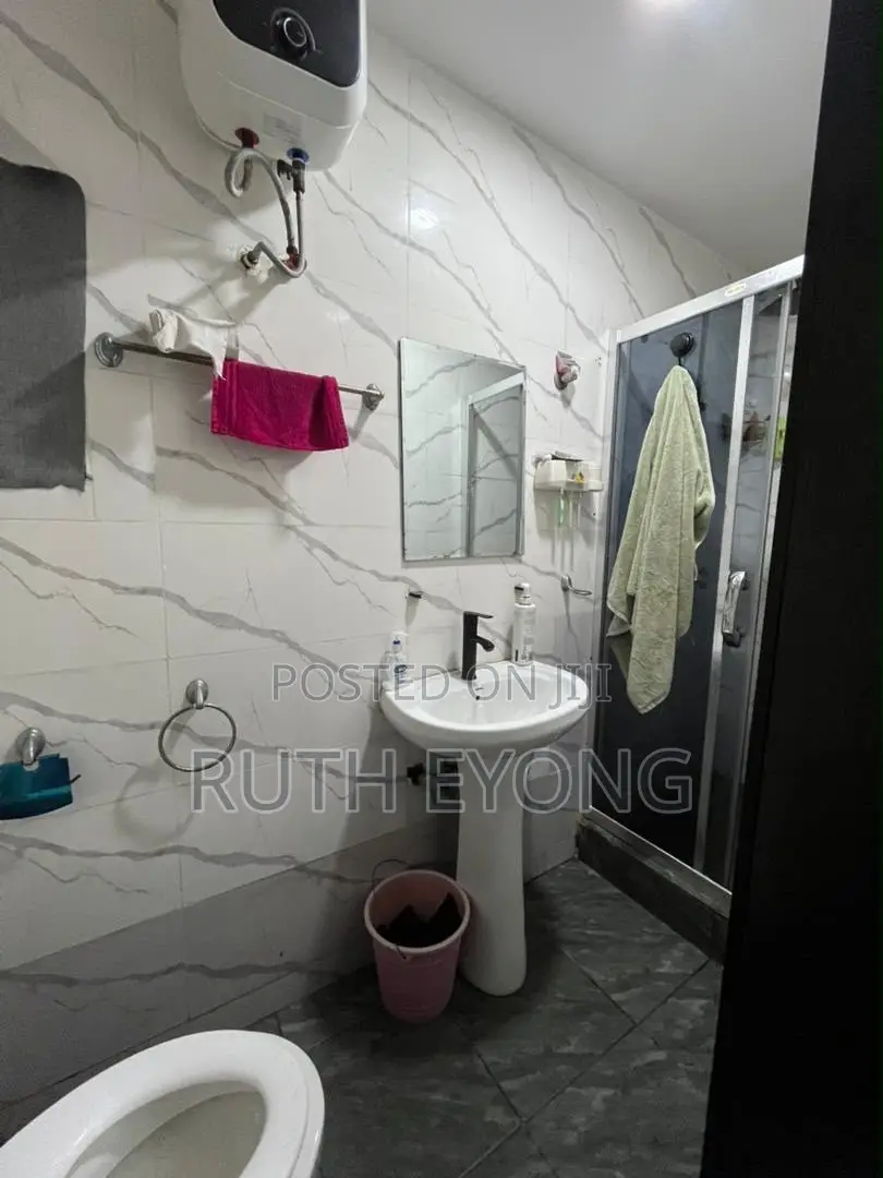 3bdrm Penthouse in Lekki County, Ikota for sale in Ikota