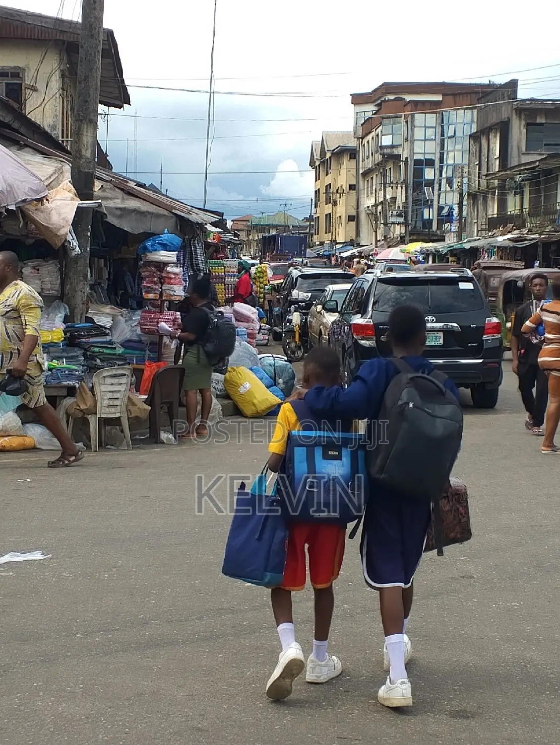 Bungalow With 16 Shops in Aba South