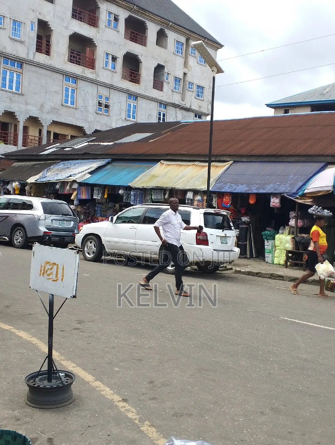 Bungalow With 16 Shops in Aba South