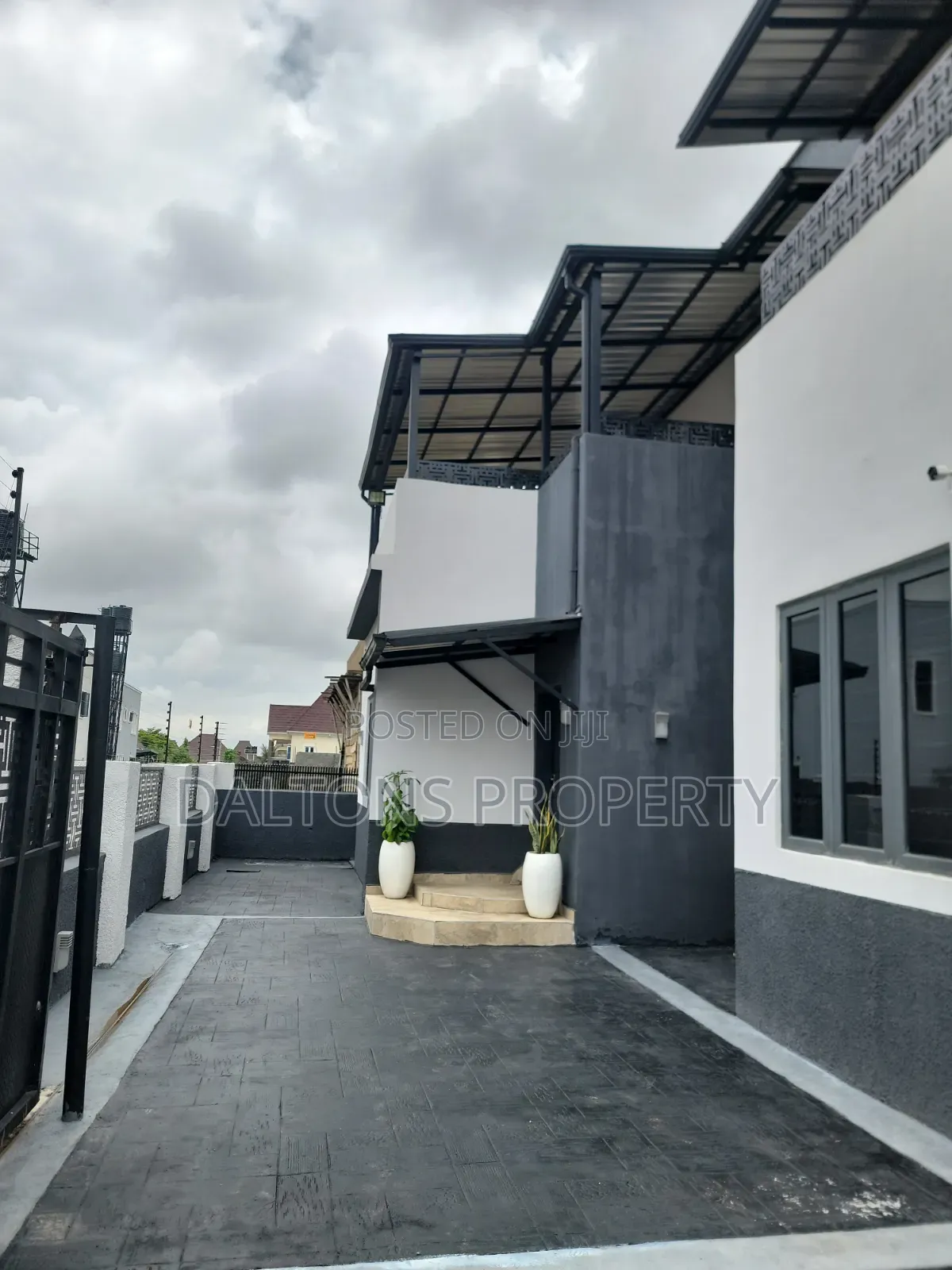 4bdrm Duplex in Vine Hill Estate, Sabon Lugbe for sale in Sabon Lugbe