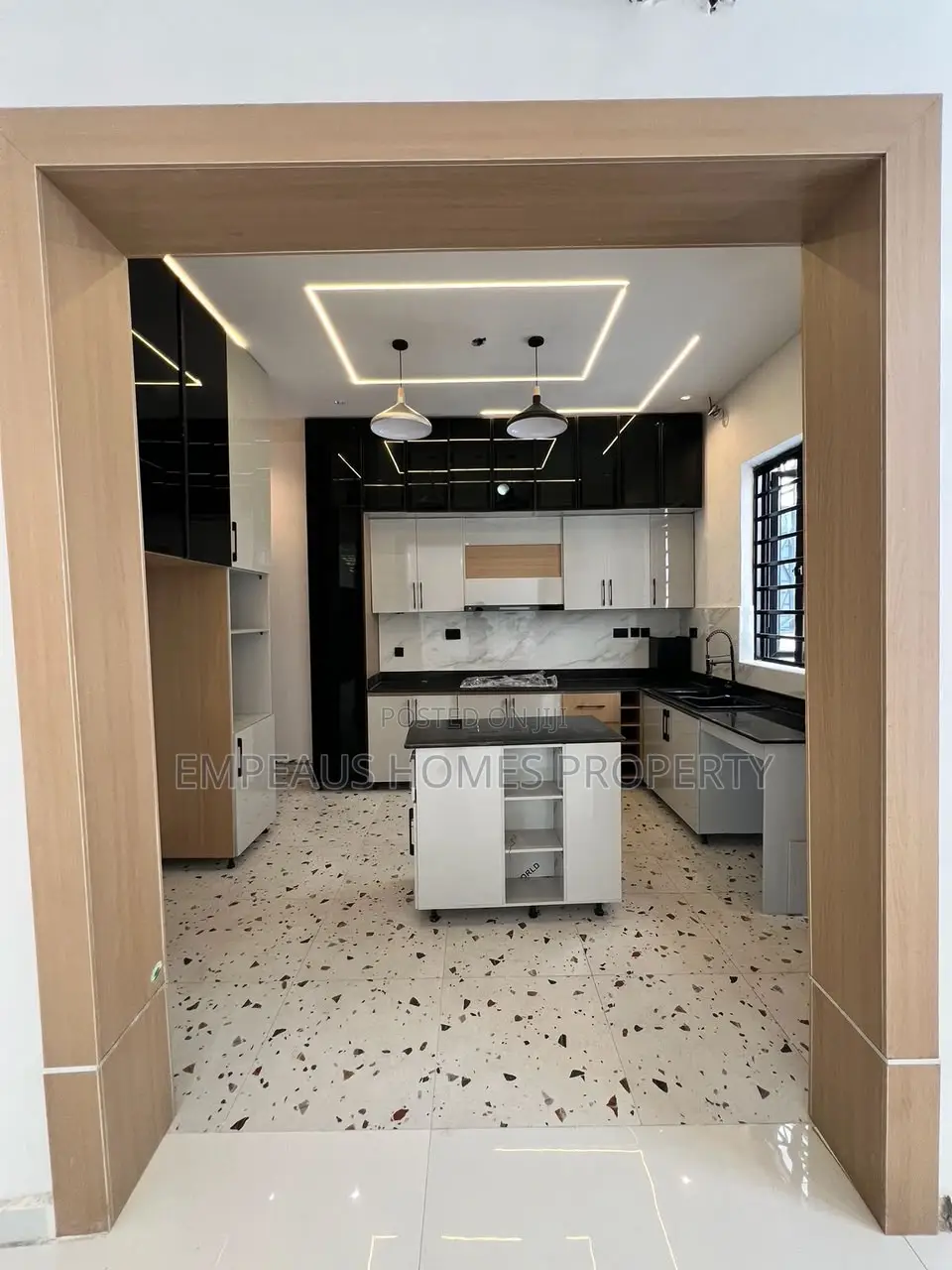 4bdrm Duplex in Ikota for sale in Ikota