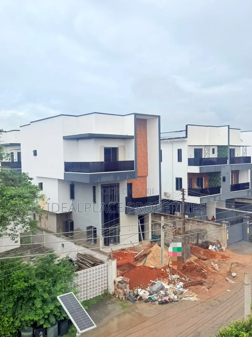 5bdrm Duplex in Adeniyi Jones for sale in Adeniyi Jones